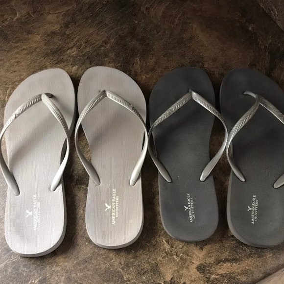 Bundle of American Eagle Flip Flops - 9/10 - Picture 1 of 3